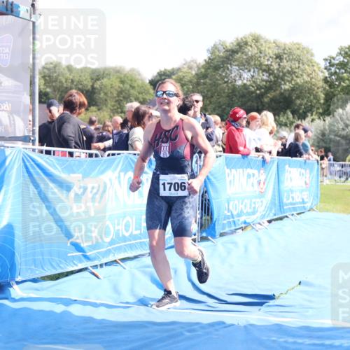 25.08.2024 - Elbe Triathlon Hamburg H.Heesch http://msf.ph/oto/6874125 25.08.2024 12:01:03 Ziel 382, 1706 meine-sportfotos.de