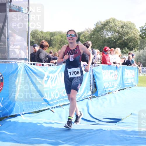 25.08.2024 - Elbe Triathlon Hamburg H.Heesch http://msf.ph/oto/6874136 25.08.2024 12:01:04 Ziel 382, 1706 meine-sportfotos.de