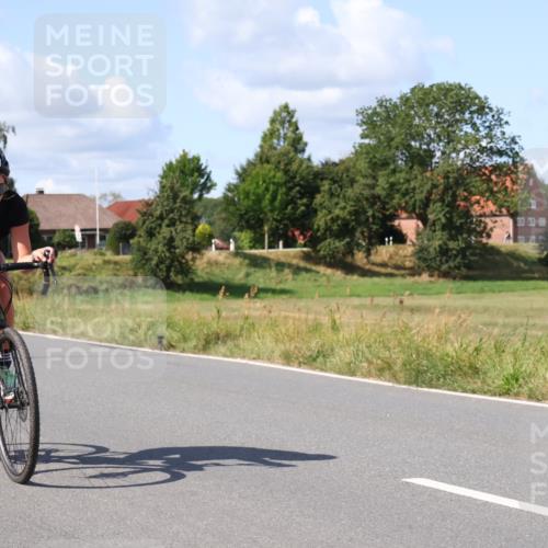 25.08.2024 - Elbe Triathlon Hamburg Fuchs,  Jonas http://msf.ph/oto/6874155 25.08.2024 11:26:43 Radfahren 1627, 1681 meine-sportfotos.de