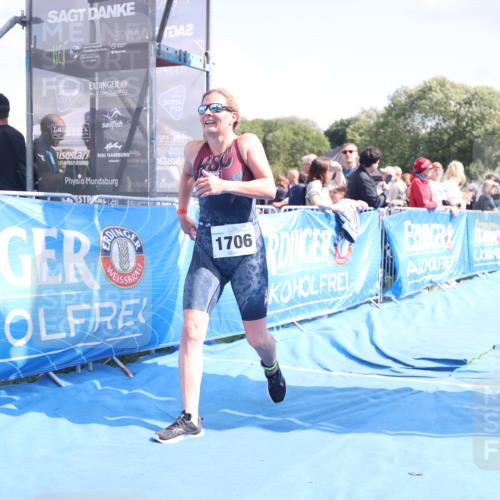 25.08.2024 - Elbe Triathlon Hamburg H.Heesch http://msf.ph/oto/6874173 25.08.2024 12:01:04 Ziel 382, 1706 meine-sportfotos.de