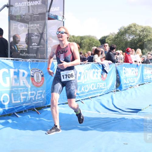 25.08.2024 - Elbe Triathlon Hamburg H.Heesch http://msf.ph/oto/6874177 25.08.2024 12:01:04 Ziel 382, 1706 meine-sportfotos.de