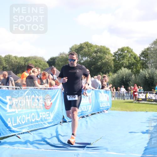 25.08.2024 - Elbe Triathlon Hamburg H.Heesch http://msf.ph/oto/6874191 25.08.2024 11:38:48 Ziel 401, 770 meine-sportfotos.de