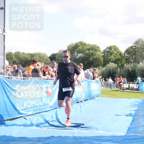 25.08.2024 - Elbe Triathlon Hamburg H.Heesch http://msf.ph/oto/6874197 25.08.2024 11:38:48 Ziel 401, 770 meine-sportfotos.de