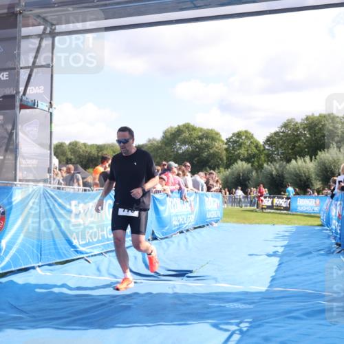 25.08.2024 - Elbe Triathlon Hamburg H.Heesch http://msf.ph/oto/6874228 25.08.2024 11:38:48 Ziel 401, 770 meine-sportfotos.de