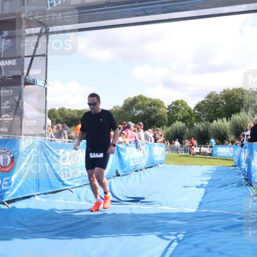25.08.2024 - Elbe Triathlon Hamburg H.Heesch http://msf.ph/oto/6874230 25.08.2024 11:38:48 Ziel 401, 770 meine-sportfotos.de