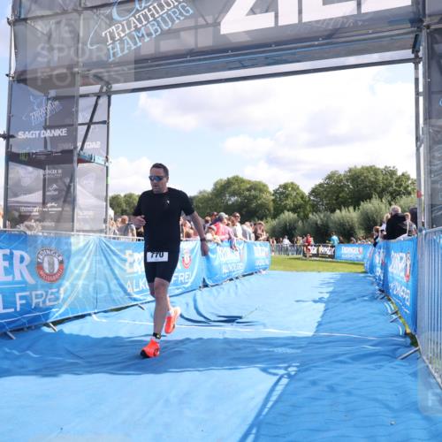 25.08.2024 - Elbe Triathlon Hamburg H.Heesch http://msf.ph/oto/6874243 25.08.2024 11:38:49 Ziel 401, 770 meine-sportfotos.de