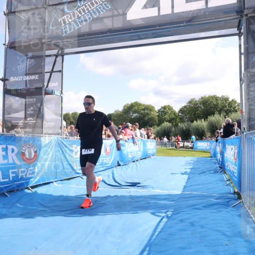 25.08.2024 - Elbe Triathlon Hamburg H.Heesch http://msf.ph/oto/6874248 25.08.2024 11:38:49 Ziel 401, 770 meine-sportfotos.de