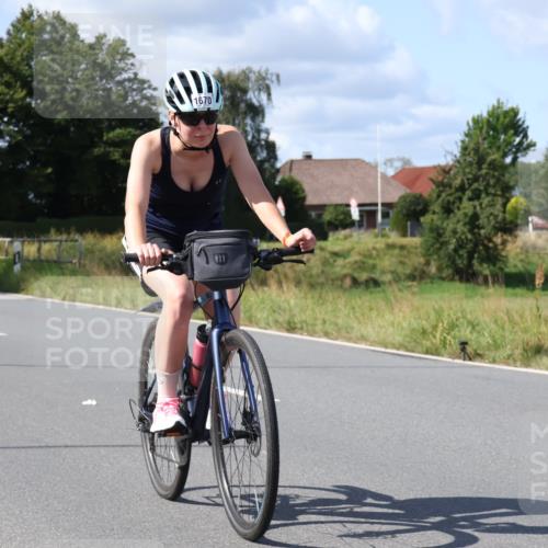25.08.2024 - Elbe Triathlon Hamburg Fuchs,  Jonas http://msf.ph/oto/6874295 25.08.2024 11:29:48 Radfahren 1670, 1683 meine-sportfotos.de