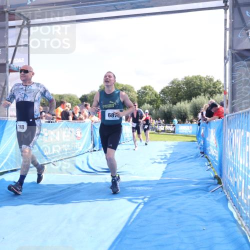 25.08.2024 - Elbe Triathlon Hamburg H.Heesch http://msf.ph/oto/6874326 25.08.2024 11:39:01 Ziel 687, 748, 1413, 1456 meine-sportfotos.de