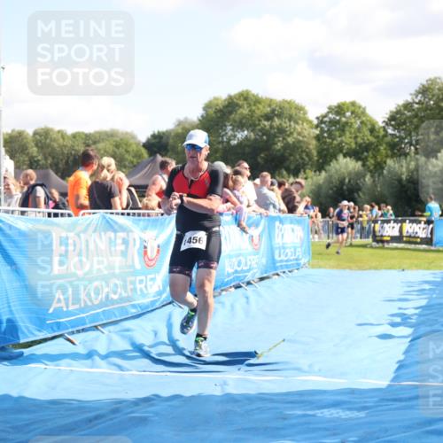 25.08.2024 - Elbe Triathlon Hamburg H.Heesch http://msf.ph/oto/6874372 25.08.2024 11:39:04 Ziel 687, 748, 1413, 1456 meine-sportfotos.de