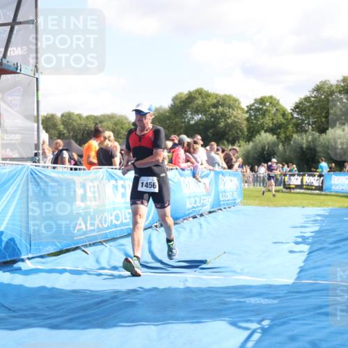 25.08.2024 - Elbe Triathlon Hamburg H.Heesch http://msf.ph/oto/6874390 25.08.2024 11:39:04 Ziel 687, 748, 1413, 1456 meine-sportfotos.de