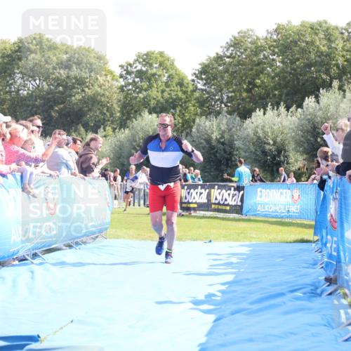 25.08.2024 - Elbe Triathlon Hamburg H.Heesch http://msf.ph/oto/6874433 25.08.2024 11:39:11 Ziel 734, 1456, 1460 meine-sportfotos.de