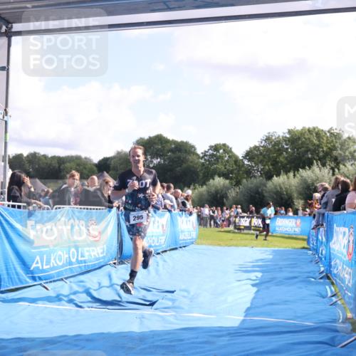 25.08.2024 - Elbe Triathlon Hamburg H.Heesch http://msf.ph/oto/6874444 25.08.2024 11:12:42 Ziel 295, 557 meine-sportfotos.de
