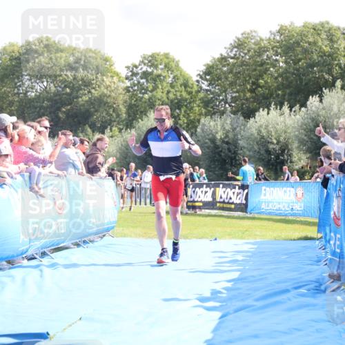 25.08.2024 - Elbe Triathlon Hamburg H.Heesch http://msf.ph/oto/6874447 25.08.2024 11:39:11 Ziel 734, 1456, 1460 meine-sportfotos.de
