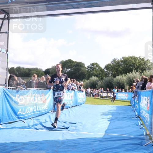 25.08.2024 - Elbe Triathlon Hamburg H.Heesch http://msf.ph/oto/6874449 25.08.2024 11:12:42 Ziel 295, 557 meine-sportfotos.de