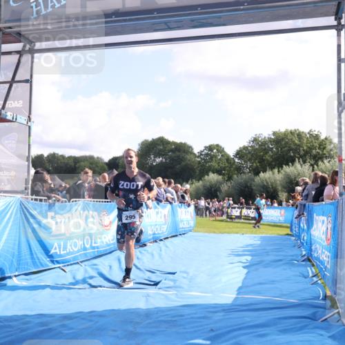 25.08.2024 - Elbe Triathlon Hamburg H.Heesch http://msf.ph/oto/6874453 25.08.2024 11:12:42 Ziel 295, 557 meine-sportfotos.de