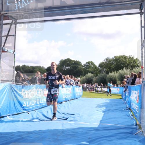 25.08.2024 - Elbe Triathlon Hamburg H.Heesch http://msf.ph/oto/6874458 25.08.2024 11:12:42 Ziel 295, 557 meine-sportfotos.de