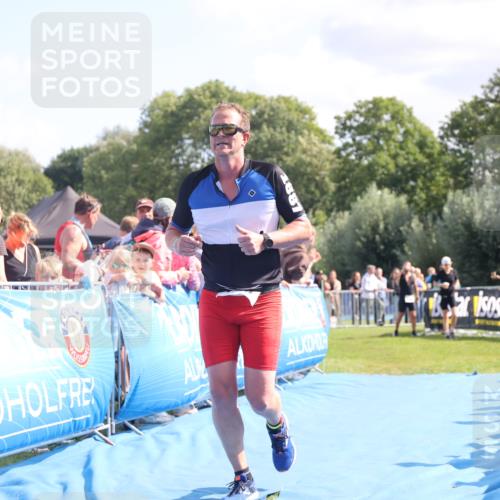 25.08.2024 - Elbe Triathlon Hamburg H.Heesch http://msf.ph/oto/6874462 25.08.2024 11:39:12 Ziel 734, 1460 meine-sportfotos.de