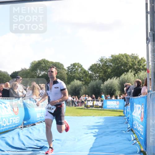 25.08.2024 - Elbe Triathlon Hamburg H.Heesch http://msf.ph/oto/6874473 25.08.2024 11:12:48 Ziel 295, 557, 567 meine-sportfotos.de
