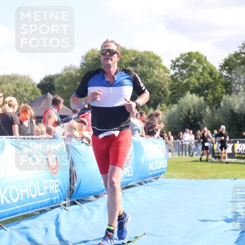 25.08.2024 - Elbe Triathlon Hamburg H.Heesch http://msf.ph/oto/6874476 25.08.2024 11:39:13 Ziel 734, 1460 meine-sportfotos.de