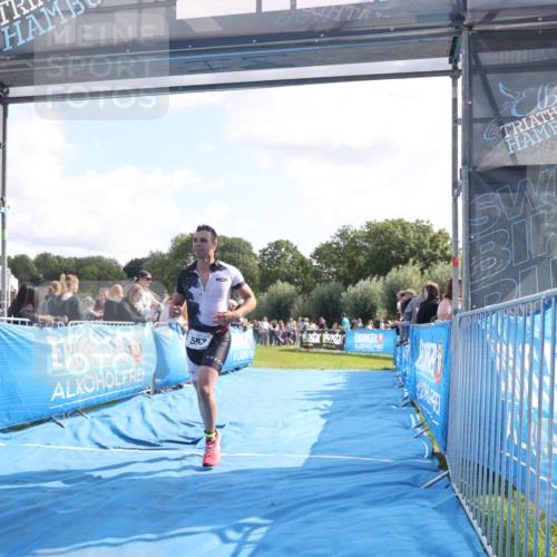 25.08.2024 - Elbe Triathlon Hamburg H.Heesch http://msf.ph/oto/6874481 25.08.2024 11:12:49 Ziel 295, 557, 567 meine-sportfotos.de
