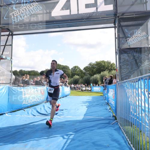 25.08.2024 - Elbe Triathlon Hamburg H.Heesch http://msf.ph/oto/6874490 25.08.2024 11:12:49 Ziel 295, 557, 567 meine-sportfotos.de