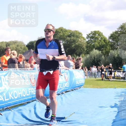 25.08.2024 - Elbe Triathlon Hamburg H.Heesch http://msf.ph/oto/6874491 25.08.2024 11:39:13 Ziel 734, 1460 meine-sportfotos.de