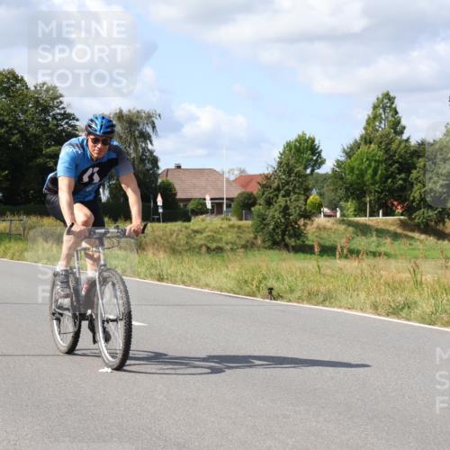 25.08.2024 - Elbe Triathlon Hamburg Fuchs,  Jonas http://msf.ph/oto/6874497 25.08.2024 11:36:59 Radfahren  meine-sportfotos.de