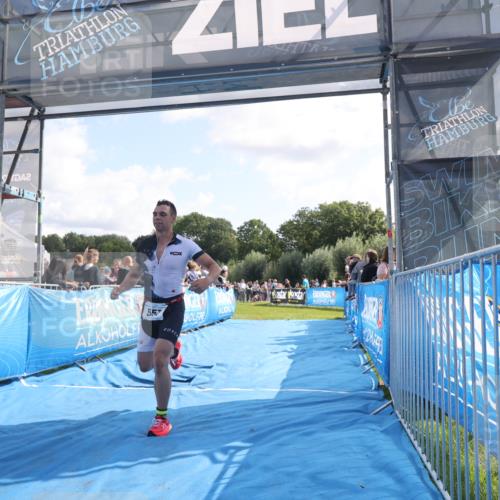 25.08.2024 - Elbe Triathlon Hamburg H.Heesch http://msf.ph/oto/6874498 25.08.2024 11:12:49 Ziel 295, 557, 567 meine-sportfotos.de