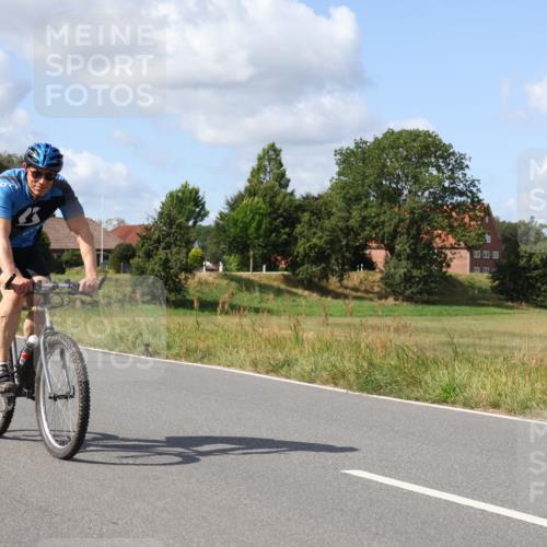 25.08.2024 - Elbe Triathlon Hamburg Fuchs,  Jonas http://msf.ph/oto/6874501 25.08.2024 11:36:59 Radfahren  meine-sportfotos.de
