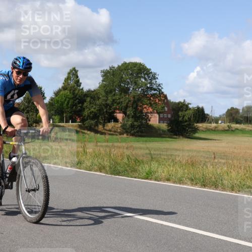 25.08.2024 - Elbe Triathlon Hamburg Fuchs,  Jonas http://msf.ph/oto/6874502 25.08.2024 11:37:00 Radfahren  meine-sportfotos.de