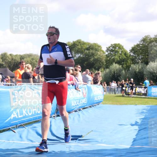 25.08.2024 - Elbe Triathlon Hamburg H.Heesch http://msf.ph/oto/6874503 25.08.2024 11:39:13 Ziel 734, 1460 meine-sportfotos.de