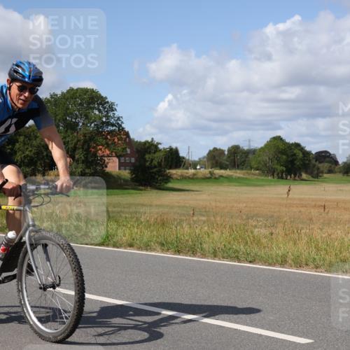 25.08.2024 - Elbe Triathlon Hamburg Fuchs,  Jonas http://msf.ph/oto/6874506 25.08.2024 11:37:00 Radfahren  meine-sportfotos.de