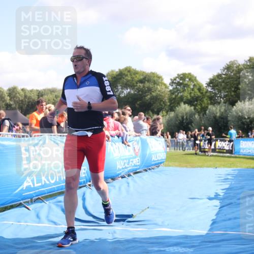25.08.2024 - Elbe Triathlon Hamburg H.Heesch http://msf.ph/oto/6874507 25.08.2024 11:39:13 Ziel 734, 1460 meine-sportfotos.de