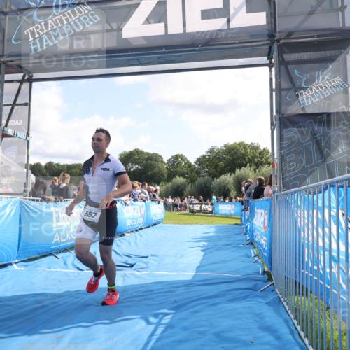 25.08.2024 - Elbe Triathlon Hamburg H.Heesch http://msf.ph/oto/6874510 25.08.2024 11:12:49 Ziel 295, 557, 567 meine-sportfotos.de