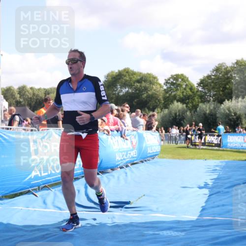 25.08.2024 - Elbe Triathlon Hamburg H.Heesch http://msf.ph/oto/6874512 25.08.2024 11:39:13 Ziel 734, 1460 meine-sportfotos.de