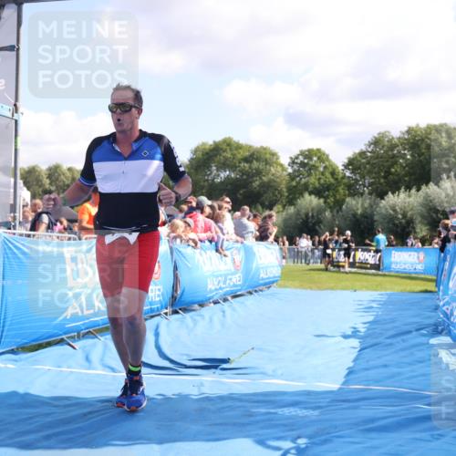 25.08.2024 - Elbe Triathlon Hamburg H.Heesch http://msf.ph/oto/6874520 25.08.2024 11:39:13 Ziel 734, 1460 meine-sportfotos.de