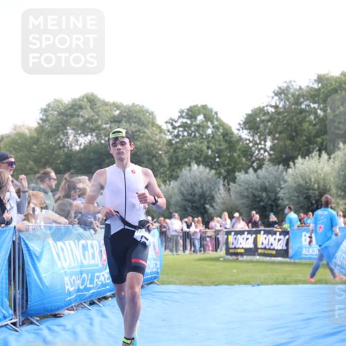 25.08.2024 - Elbe Triathlon Hamburg H.Heesch http://msf.ph/oto/6874521 25.08.2024 11:12:56 Ziel 567 meine-sportfotos.de
