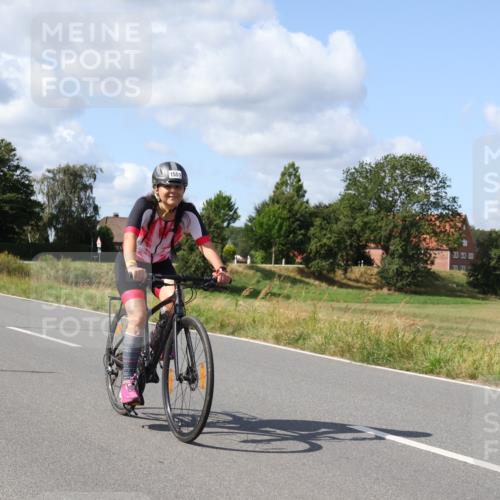 25.08.2024 - Elbe Triathlon Hamburg Fuchs,  Jonas http://msf.ph/oto/6874528 25.08.2024 11:37:47 Radfahren 1551 meine-sportfotos.de