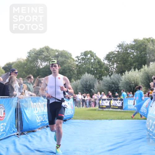 25.08.2024 - Elbe Triathlon Hamburg H.Heesch http://msf.ph/oto/6874529 25.08.2024 11:12:56 Ziel 567 meine-sportfotos.de