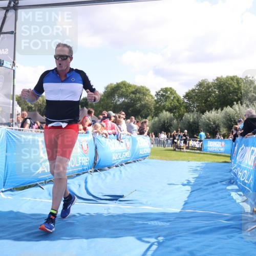25.08.2024 - Elbe Triathlon Hamburg H.Heesch http://msf.ph/oto/6874530 25.08.2024 11:39:13 Ziel 734, 1460 meine-sportfotos.de