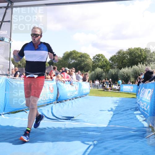 25.08.2024 - Elbe Triathlon Hamburg H.Heesch http://msf.ph/oto/6874534 25.08.2024 11:39:13 Ziel 734, 1460 meine-sportfotos.de