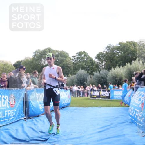 25.08.2024 - Elbe Triathlon Hamburg H.Heesch http://msf.ph/oto/6874537 25.08.2024 11:12:56 Ziel 567 meine-sportfotos.de