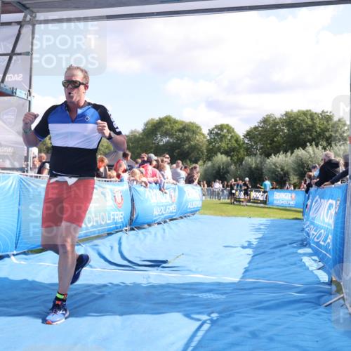 25.08.2024 - Elbe Triathlon Hamburg H.Heesch http://msf.ph/oto/6874539 25.08.2024 11:39:13 Ziel 734, 1460 meine-sportfotos.de