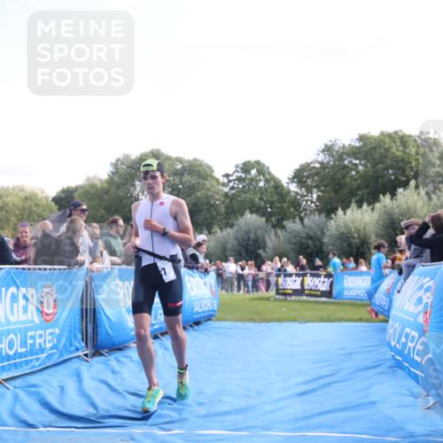 25.08.2024 - Elbe Triathlon Hamburg H.Heesch http://msf.ph/oto/6874541 25.08.2024 11:12:56 Ziel 567 meine-sportfotos.de