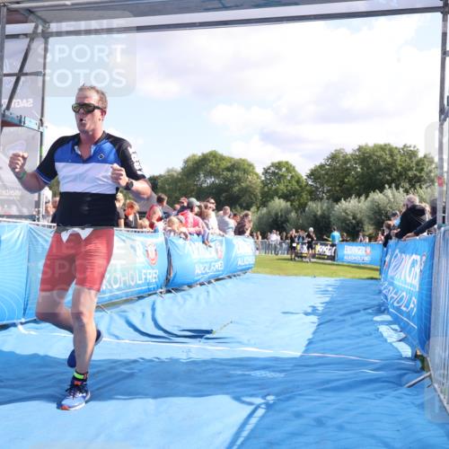 25.08.2024 - Elbe Triathlon Hamburg H.Heesch http://msf.ph/oto/6874544 25.08.2024 11:39:14 Ziel 734, 1460 meine-sportfotos.de