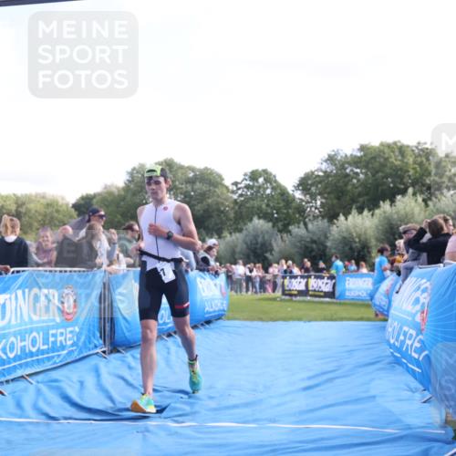 25.08.2024 - Elbe Triathlon Hamburg H.Heesch http://msf.ph/oto/6874545 25.08.2024 11:12:56 Ziel 567 meine-sportfotos.de