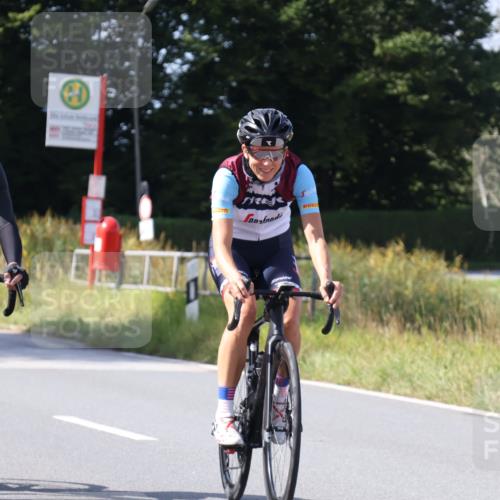25.08.2024 - Elbe Triathlon Hamburg Fuchs,  Jonas http://msf.ph/oto/6874553 25.08.2024 11:42:13 Radfahren 1604 meine-sportfotos.de