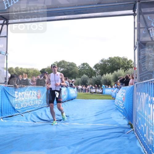25.08.2024 - Elbe Triathlon Hamburg H.Heesch http://msf.ph/oto/6874557 25.08.2024 11:12:56 Ziel 567 meine-sportfotos.de
