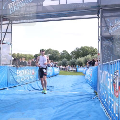 25.08.2024 - Elbe Triathlon Hamburg H.Heesch http://msf.ph/oto/6874561 25.08.2024 11:12:56 Ziel 567 meine-sportfotos.de